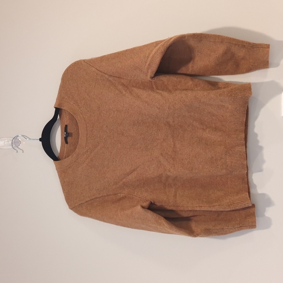 Uniqlo Mustard Yellow Lambswool Crew neck Sweater - Picture 2 of 4